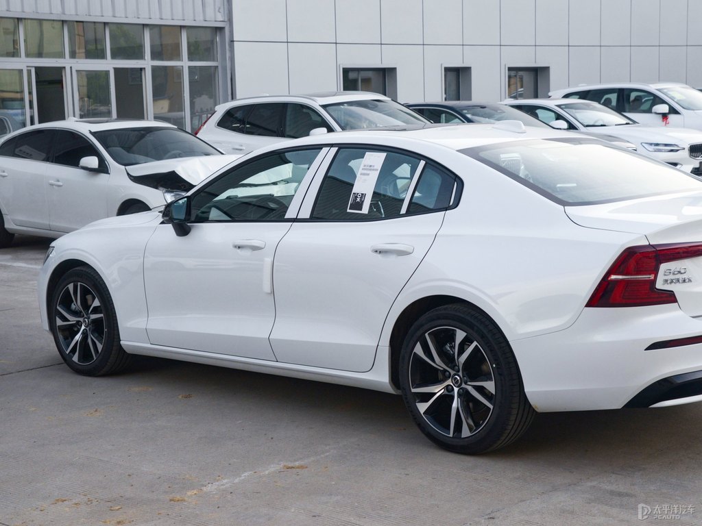 水晶白沃爾沃S60車身外觀圖片