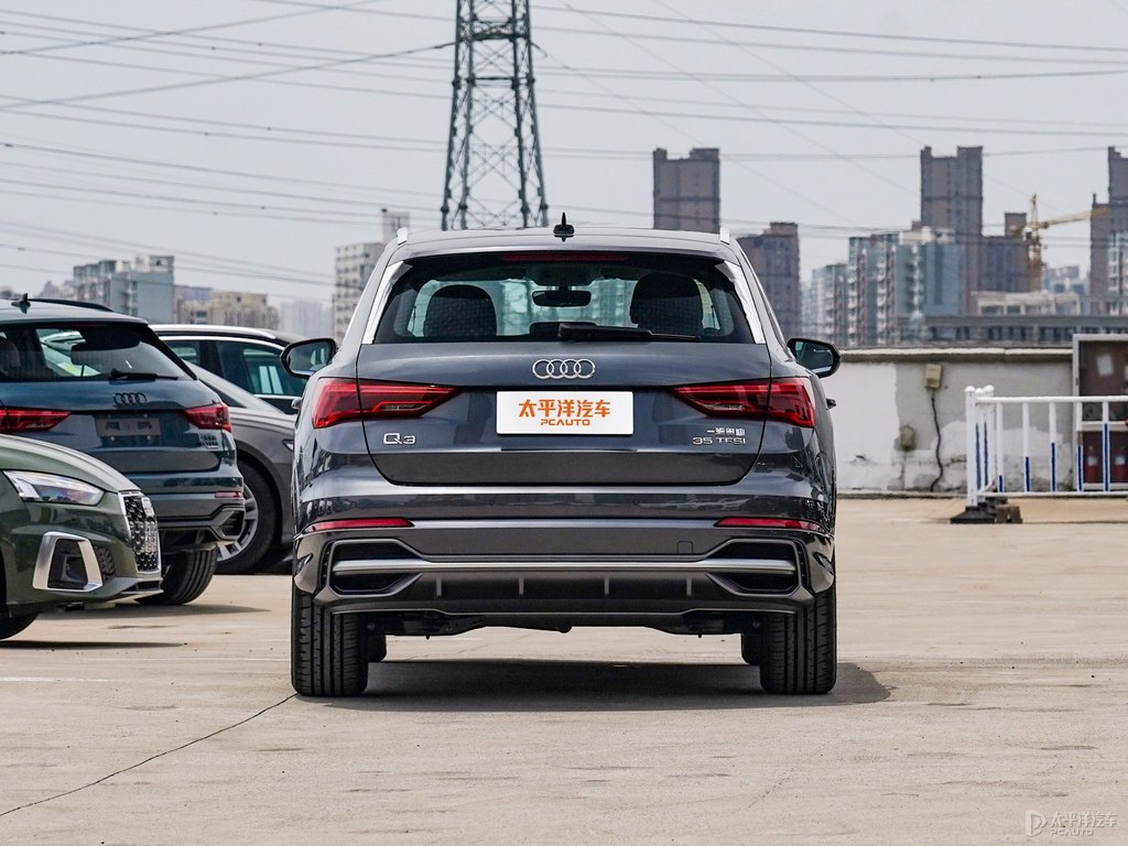 天云灰?jiàn)W迪Q3整車外觀外觀圖片