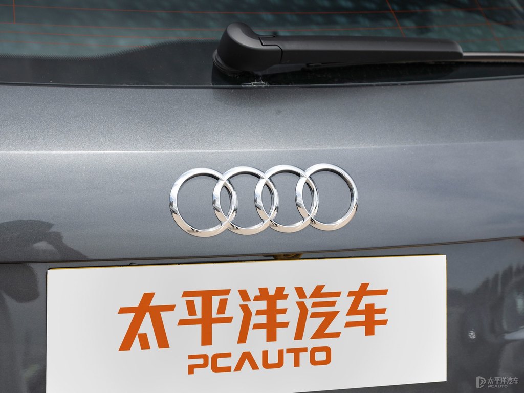 天云灰?jiàn)W迪Q3車(chē)尾外觀圖片