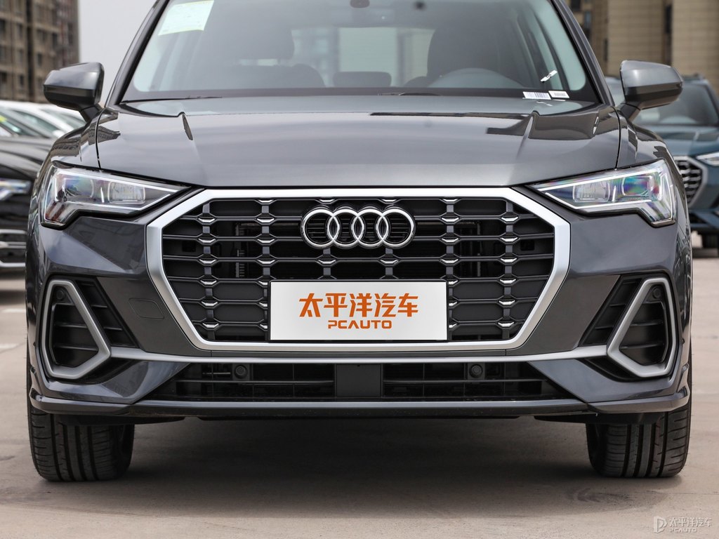 天云灰?jiàn)W迪Q3車(chē)頭外觀圖片
