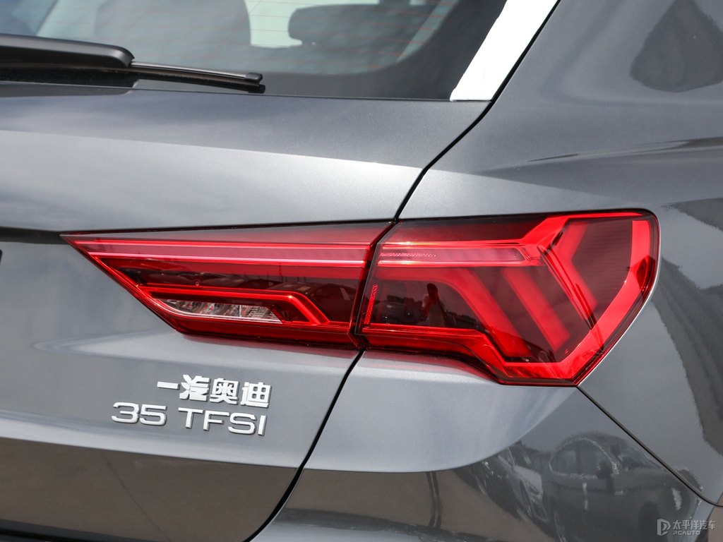 天云灰奧迪Q3車尾外觀圖片