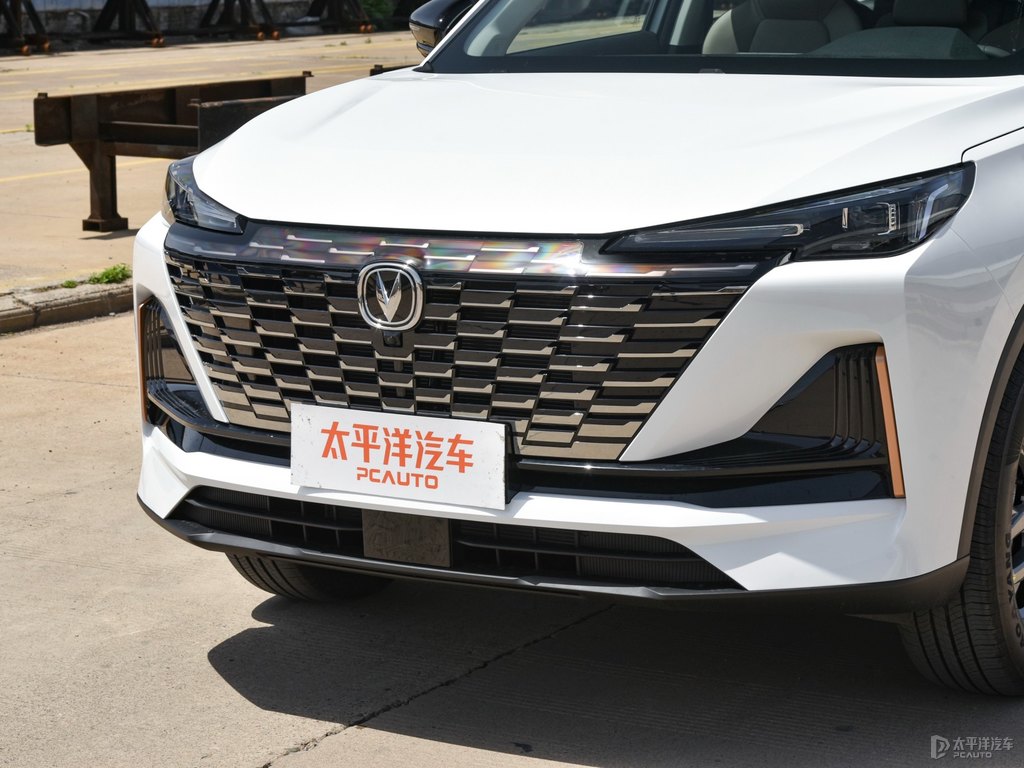 月光白長安CS55PLUS車頭外觀圖片