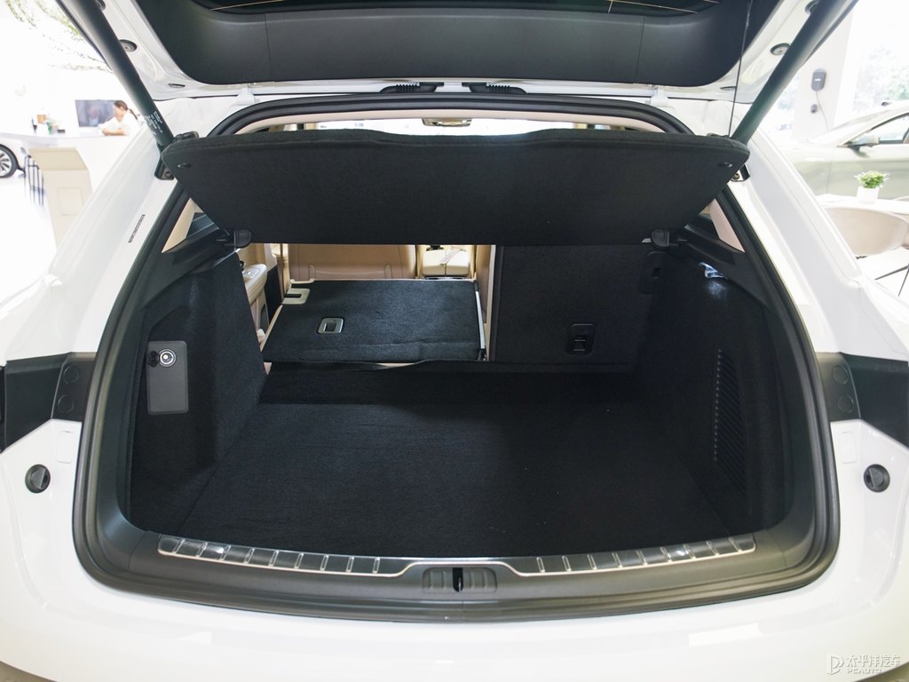 陶瓷白問(wèn)界M5后備廂空間圖片