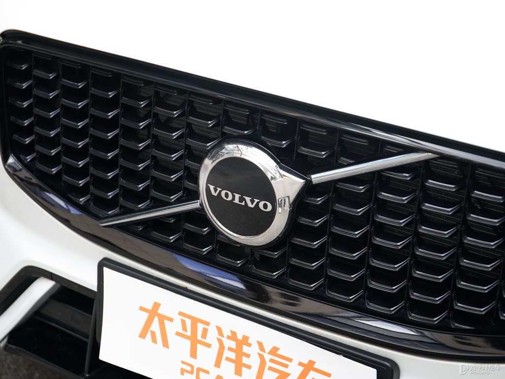 水晶白沃爾沃XC60車頭外觀圖片