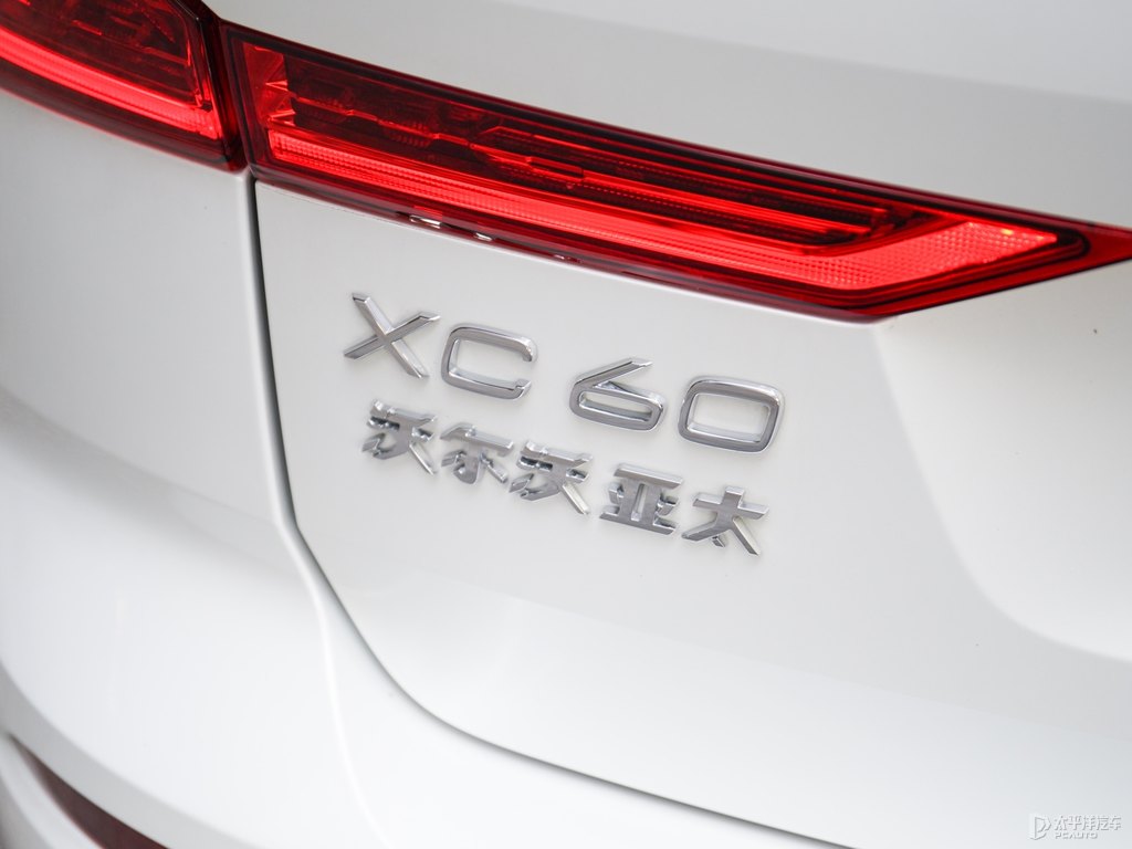 水晶白沃爾沃XC60車尾外觀圖片
