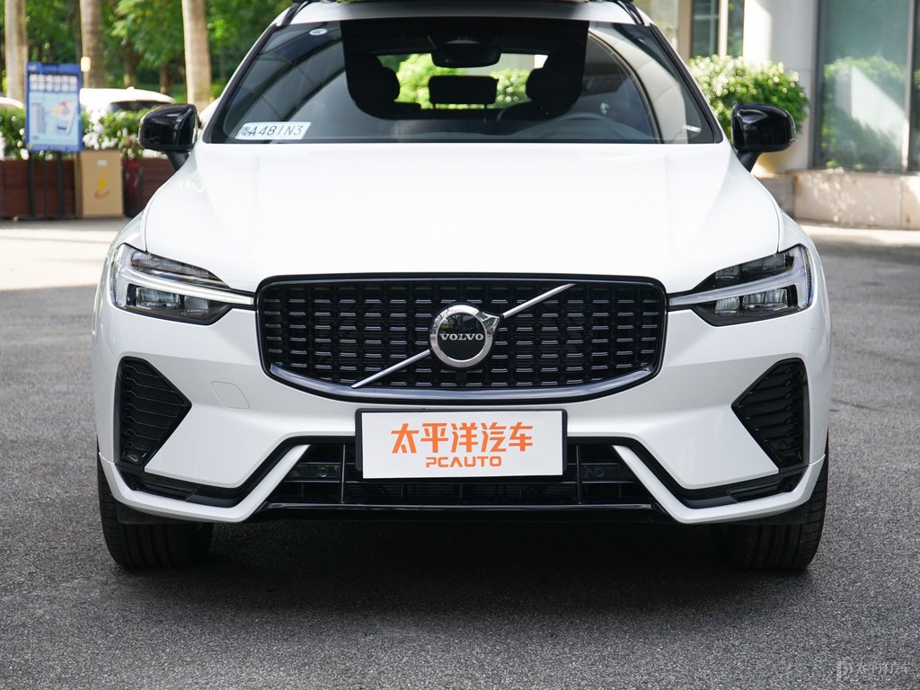水晶白沃爾沃XC60車頭外觀圖片