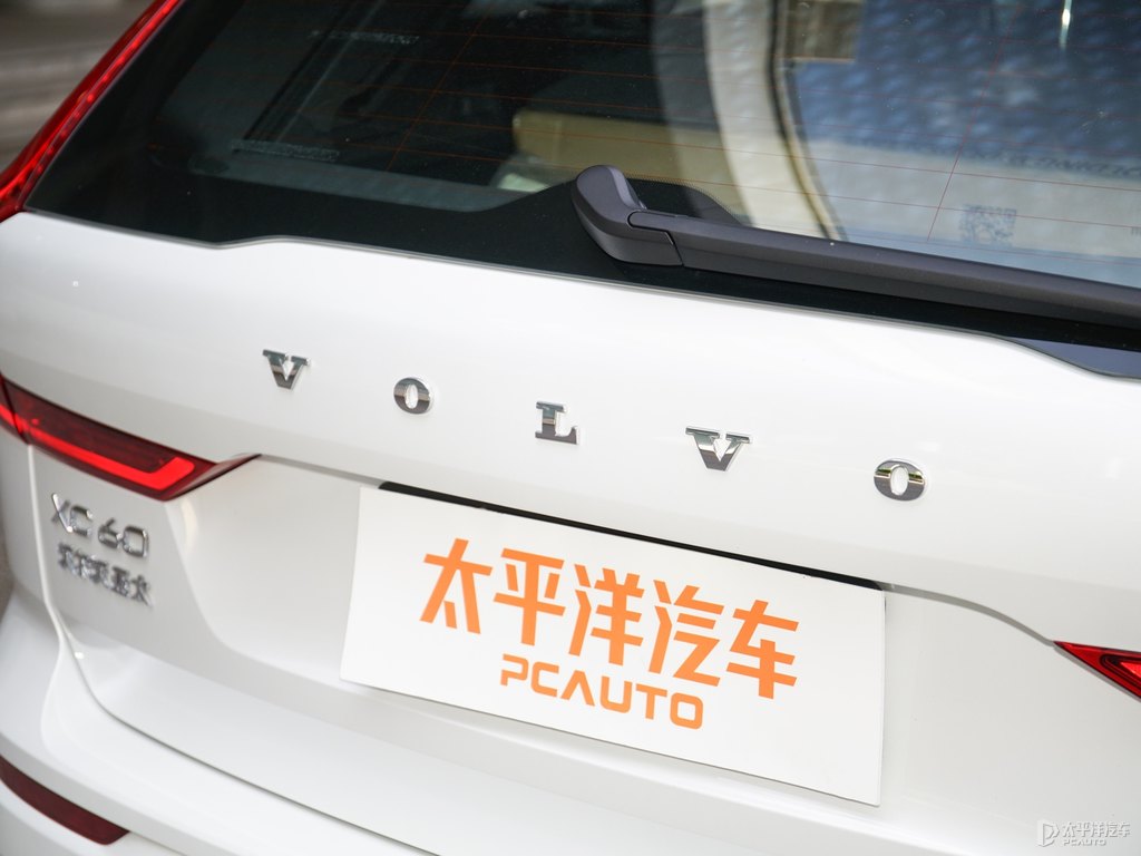 水晶白沃爾沃XC60車尾外觀圖片