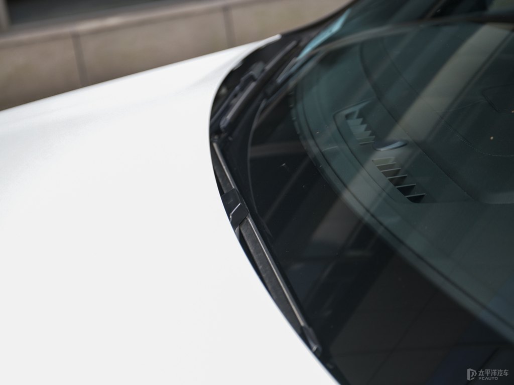 水晶白沃爾沃XC60車(chē)身外觀圖片