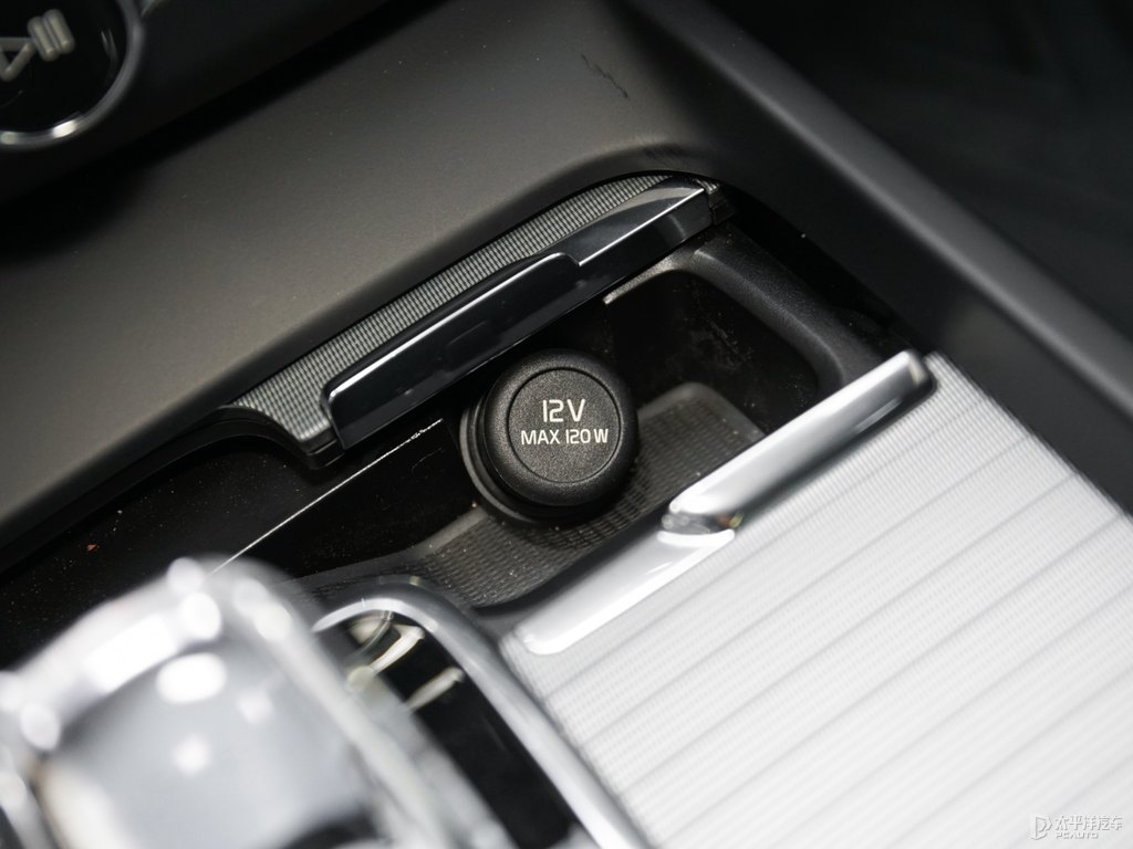 水晶白沃爾沃XC60中控內(nèi)飾圖片