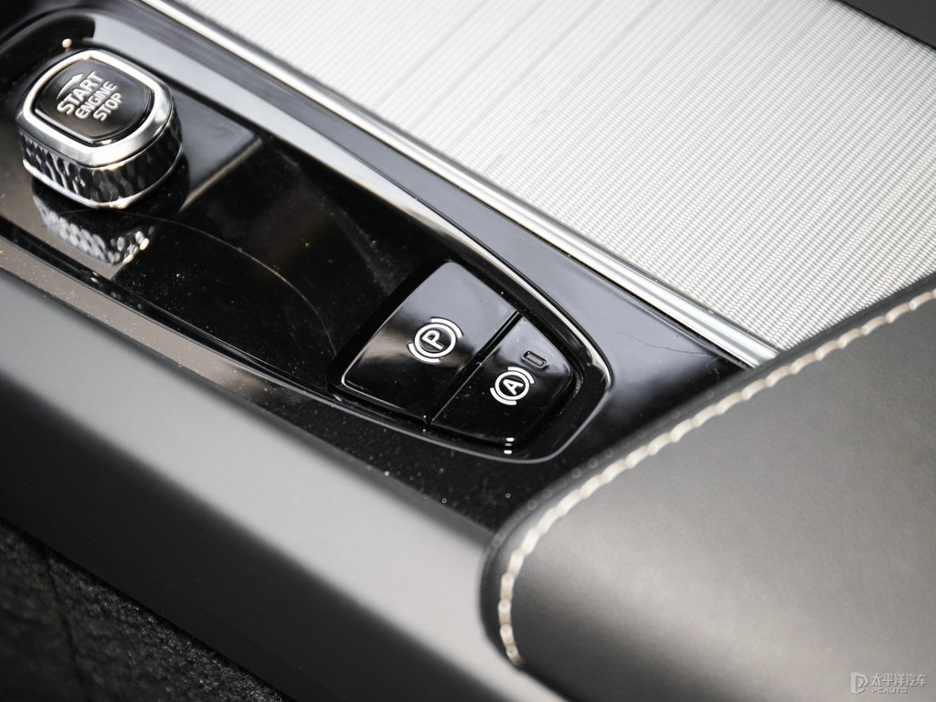 水晶白沃爾沃XC60中控內(nèi)飾圖片
