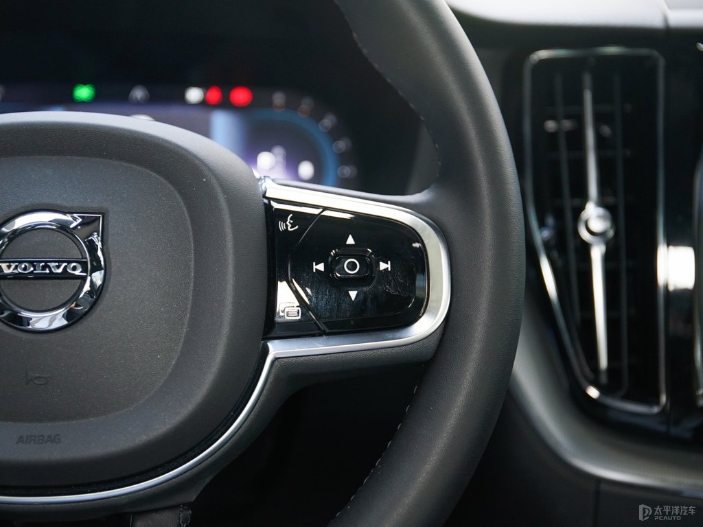 水晶白沃爾沃XC60中控內(nèi)飾圖片