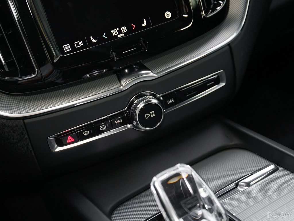 水晶白沃爾沃XC60中控內(nèi)飾圖片