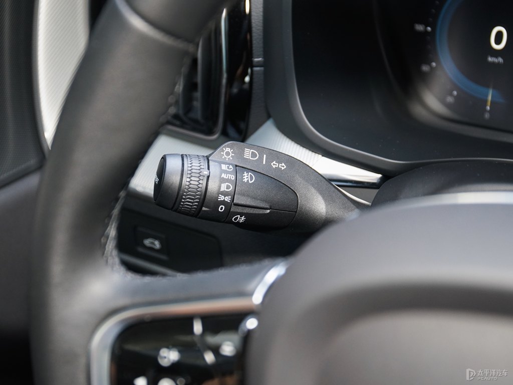 水晶白沃爾沃XC60中控內(nèi)飾圖片