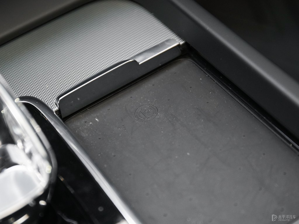 水晶白沃爾沃XC60中控內(nèi)飾圖片