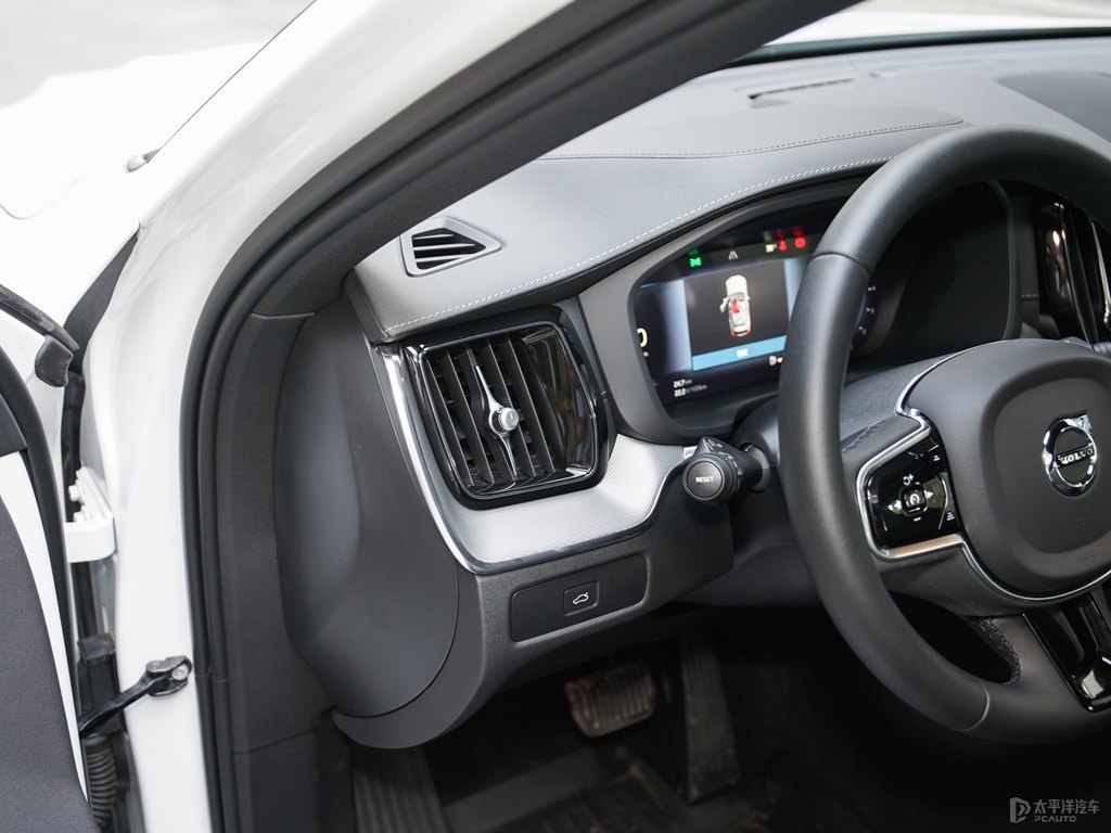 水晶白沃爾沃XC60中控內飾圖片