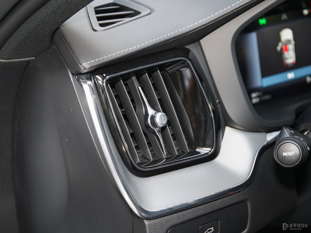 水晶白沃爾沃XC60中控內(nèi)飾圖片