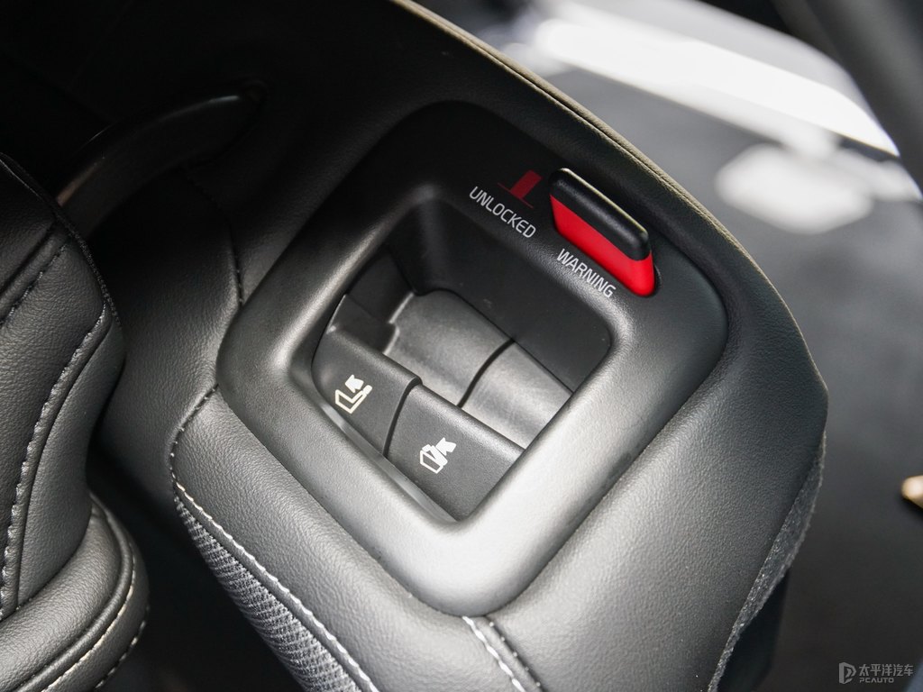 水晶白沃爾沃XC60座椅內(nèi)飾圖片