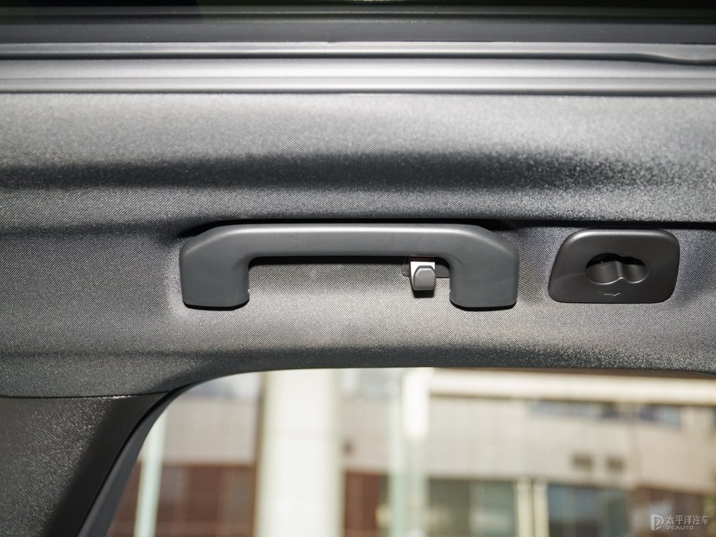 水晶白沃爾沃XC60車(chē)廂內(nèi)飾圖片