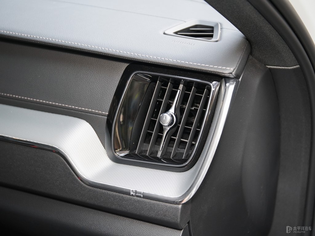水晶白沃爾沃XC60中控內(nèi)飾圖片