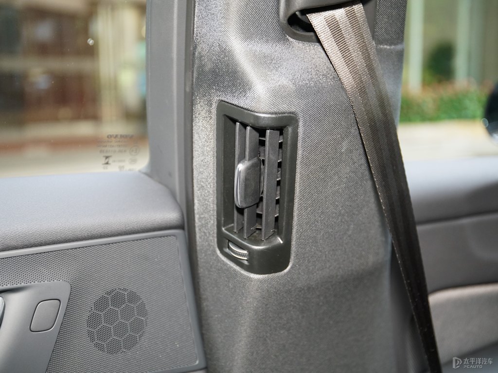 水晶白沃爾沃XC60車廂內(nèi)飾圖片