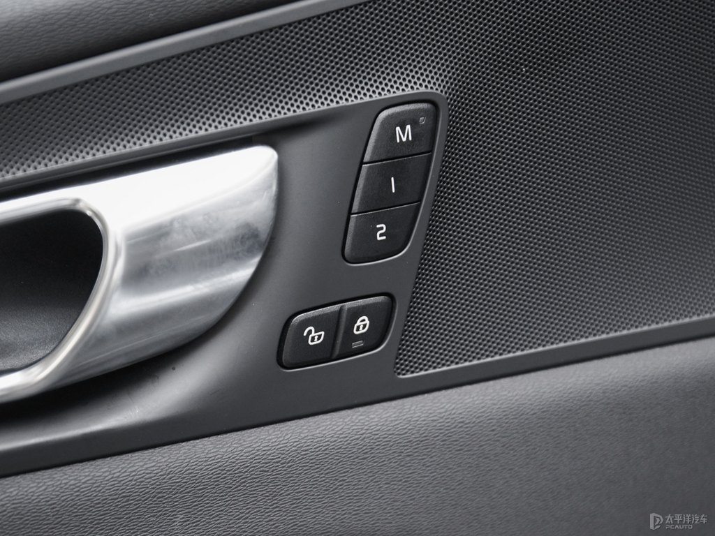 水晶白沃爾沃XC60車廂內(nèi)飾圖片