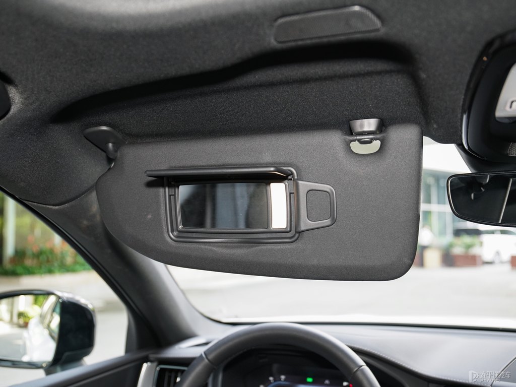 水晶白沃爾沃XC60車廂內飾圖片