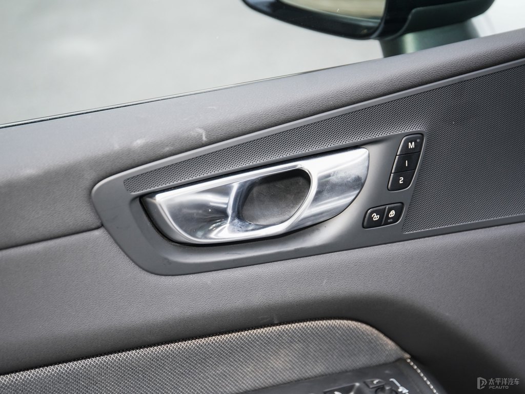 水晶白沃爾沃XC60車廂內(nèi)飾圖片