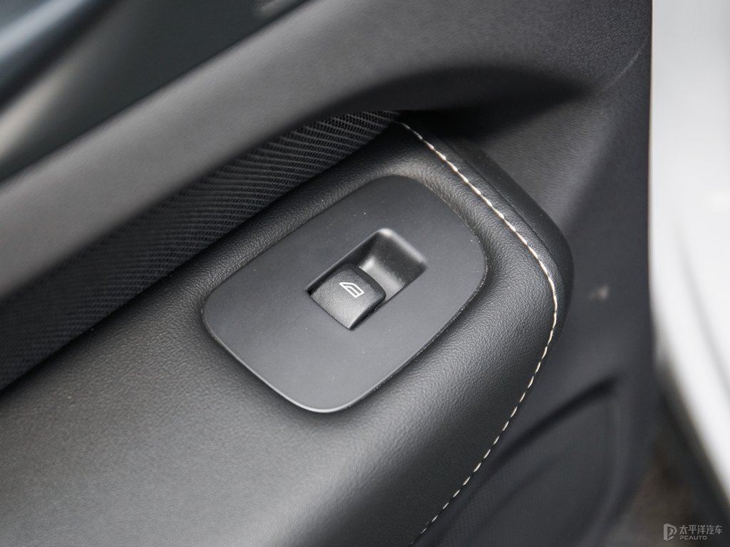 水晶白沃爾沃XC60車廂內(nèi)飾圖片