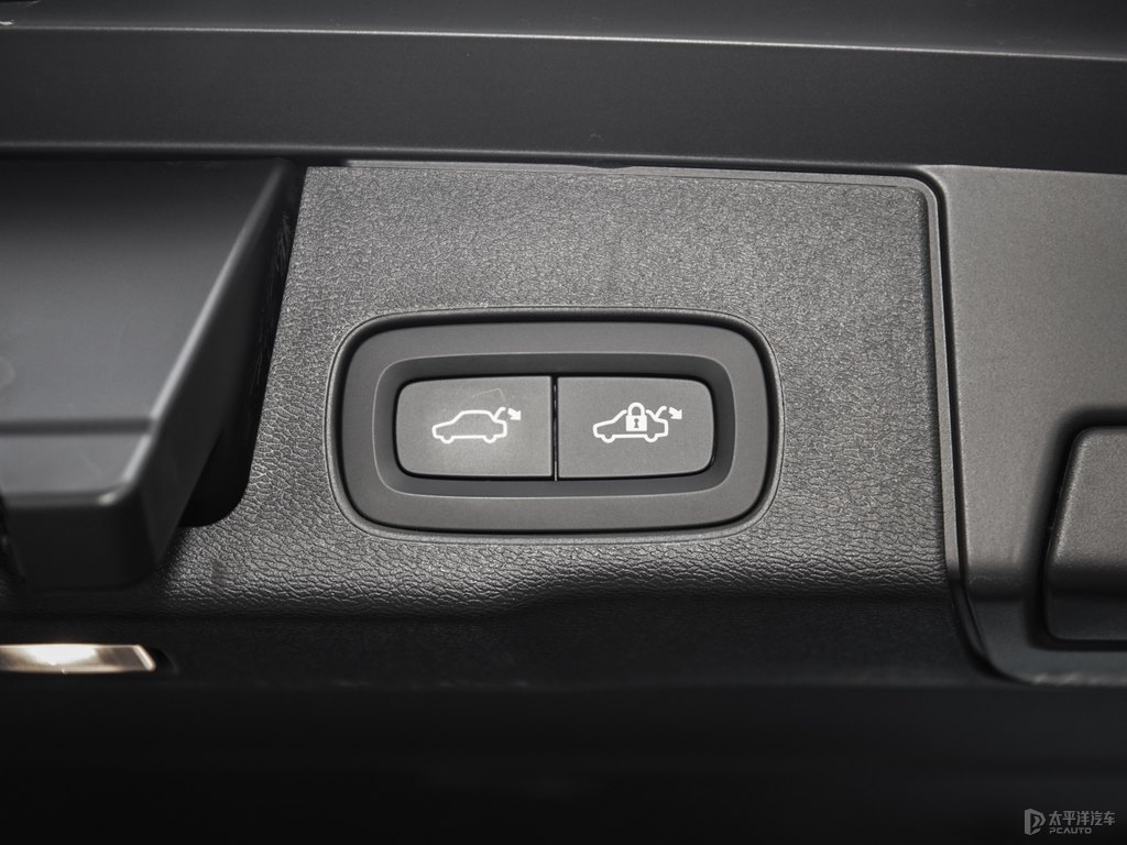 水晶白沃爾沃XC60后備廂空間圖片