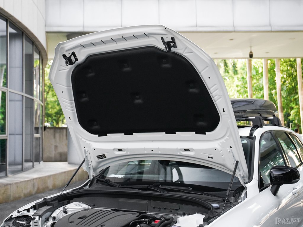 水晶白沃爾沃XC60發(fā)動(dòng)機(jī)其它細(xì)節(jié)圖片