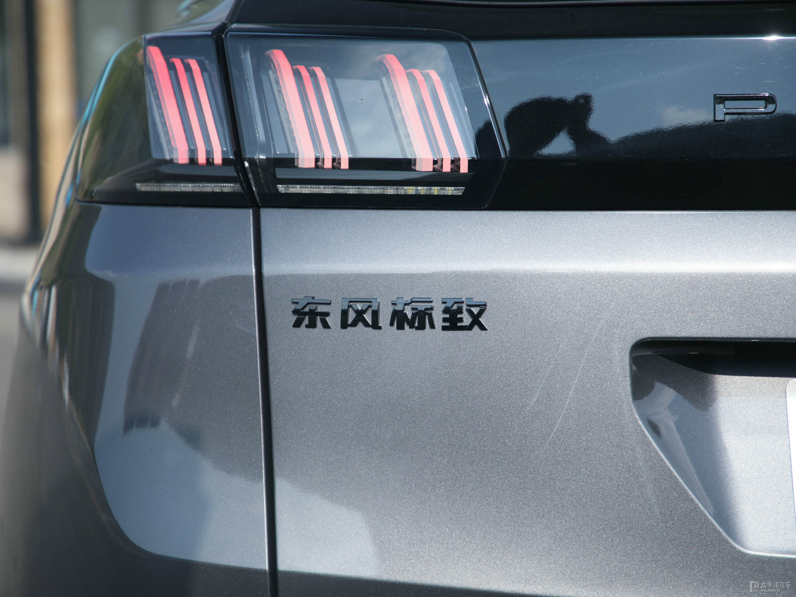 標(biāo)致4008外觀高清大圖