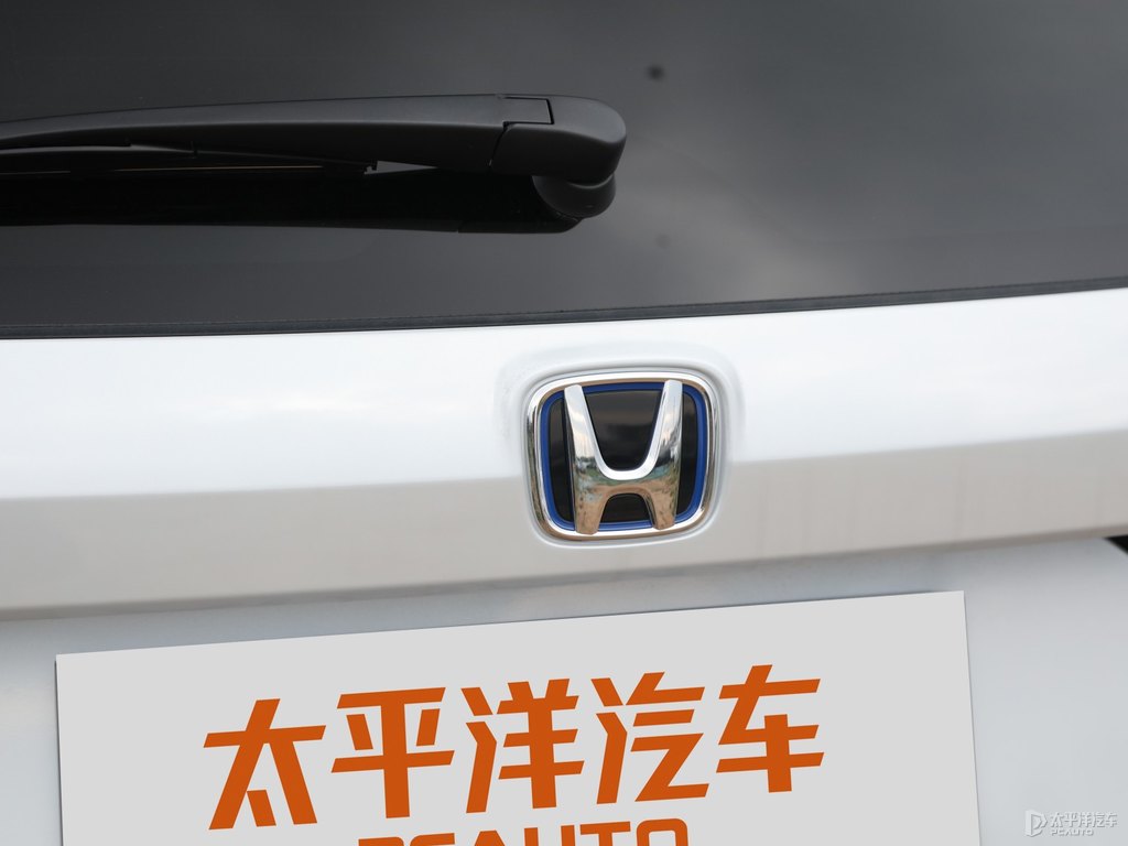 皓月白本田CR-V車尾外觀圖片