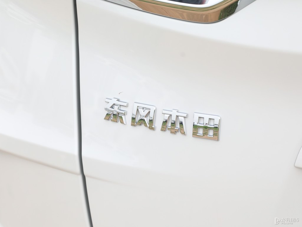 晶耀白本田UR-V車尾外觀圖片