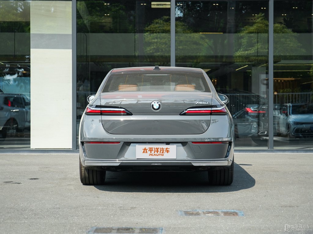 碧璽灰寶馬7系整車(chē)外觀(guān)外觀(guān)圖片
