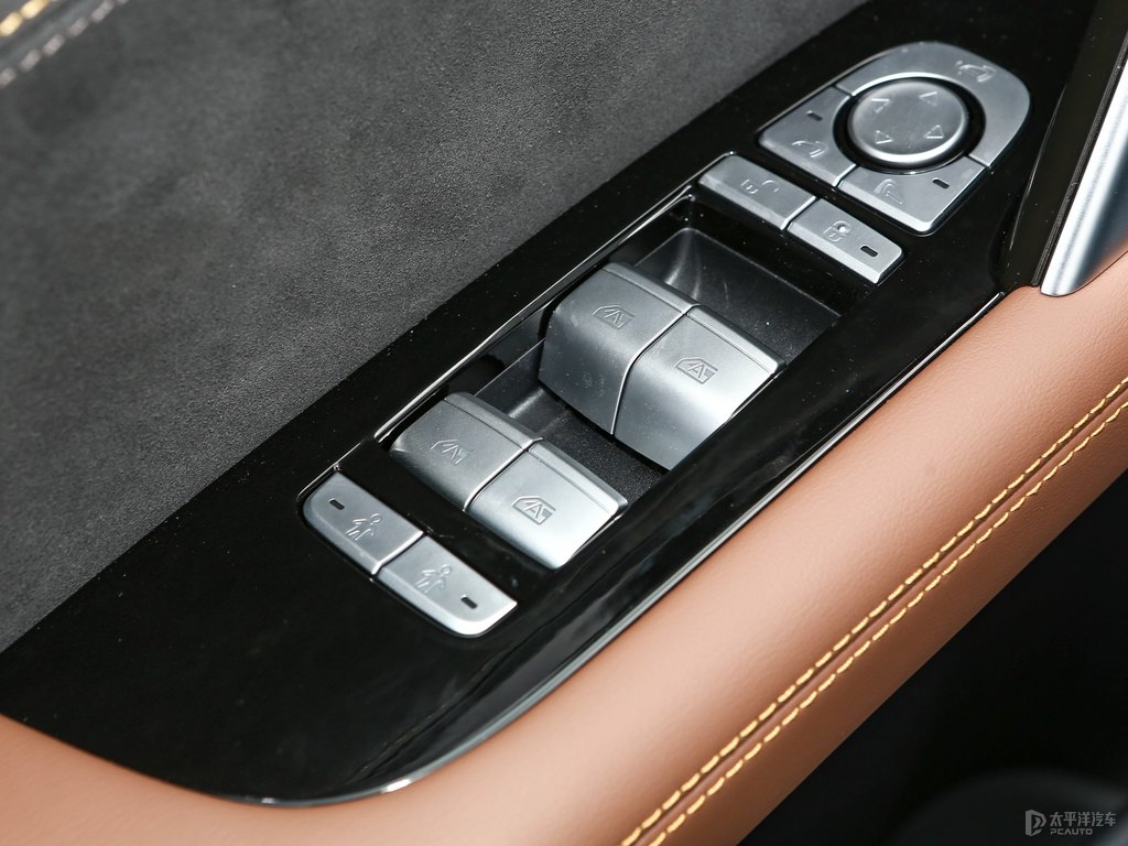 冰川藍(lán)唐新能源車廂內(nèi)飾圖片
