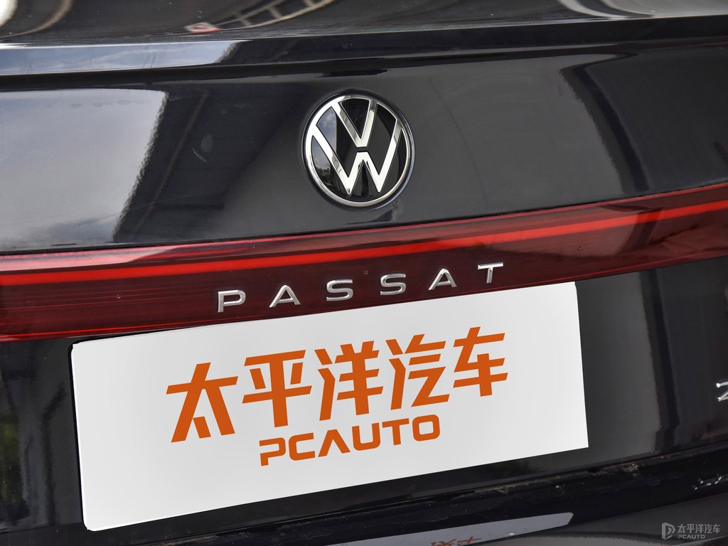 玄武黑帕薩特車尾外觀圖片