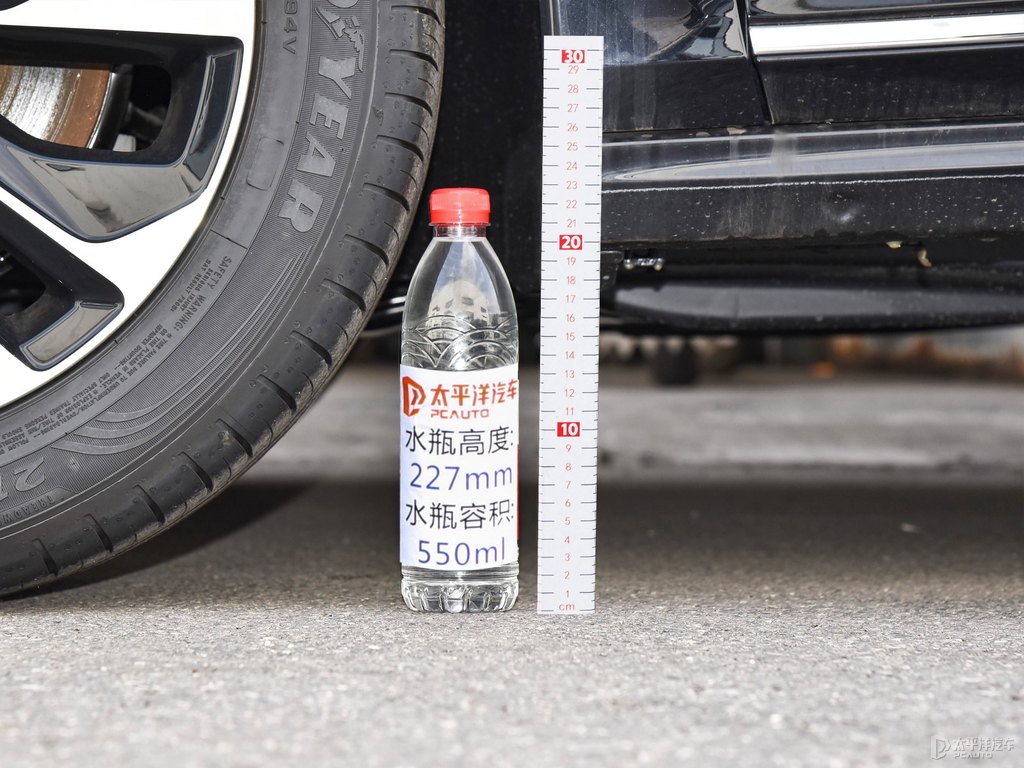 玄武黑帕薩特車(chē)身外觀圖片