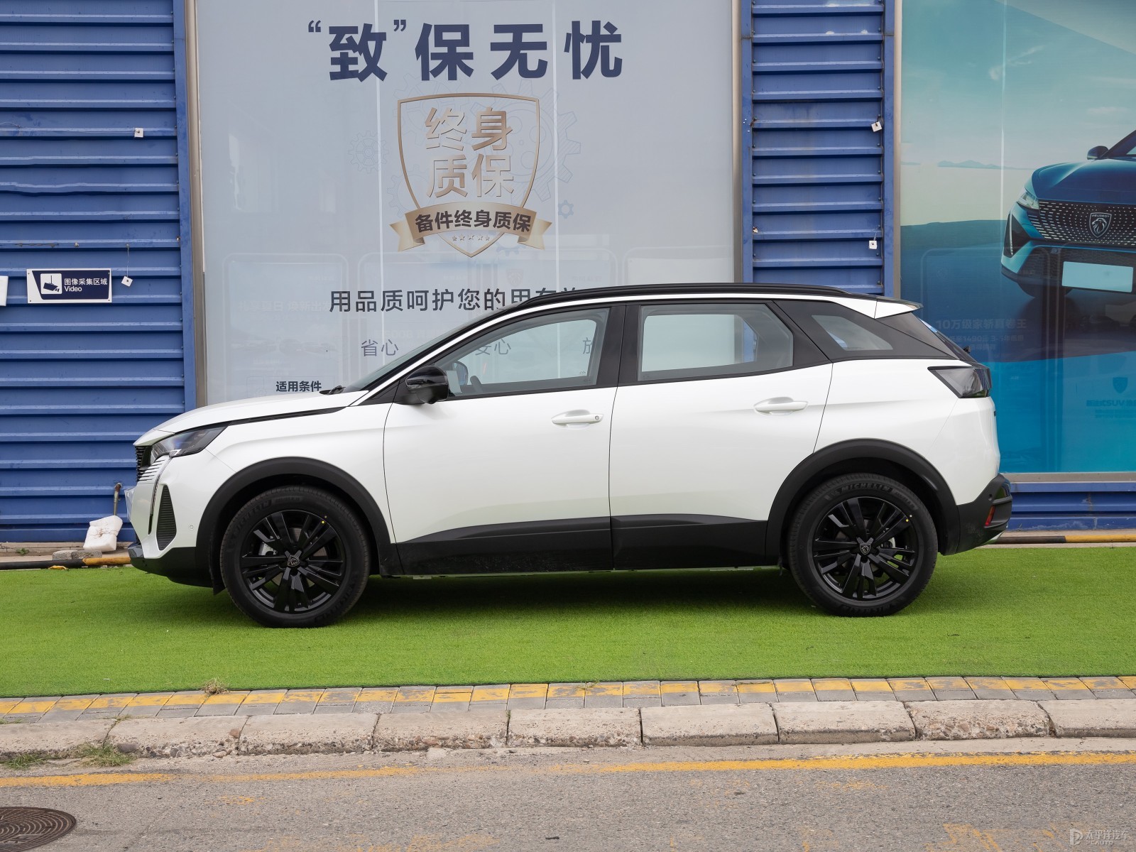 標(biāo)致4008外觀高清大圖