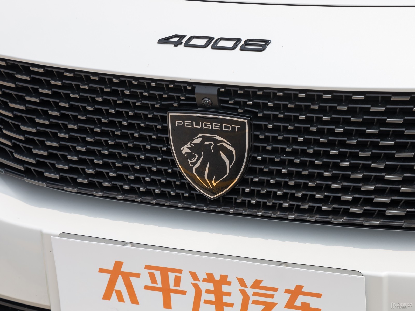 標(biāo)致4008外觀高清大圖