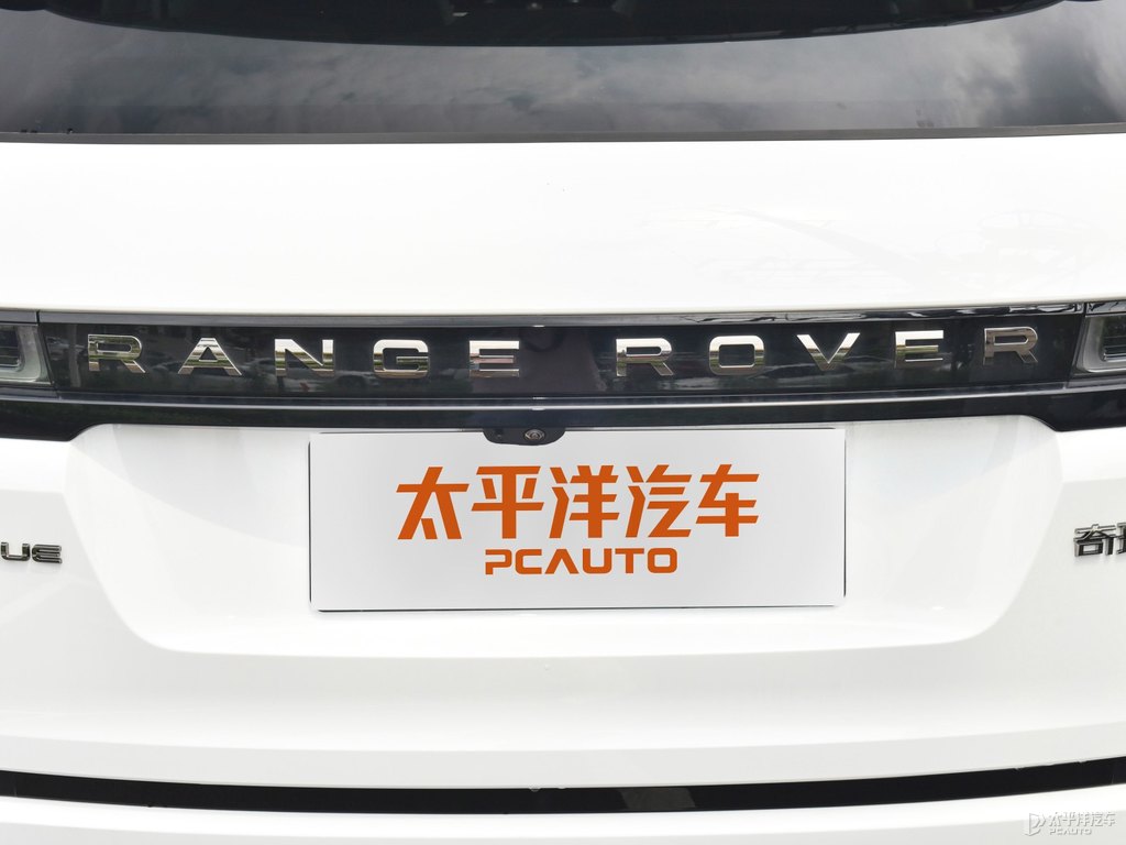 富士白攬勝極光車尾外觀圖片