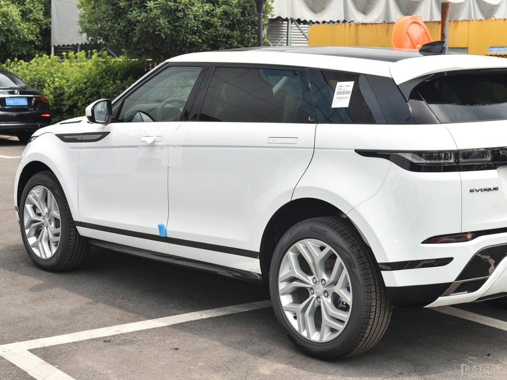 富士白攬勝極光車身外觀圖片