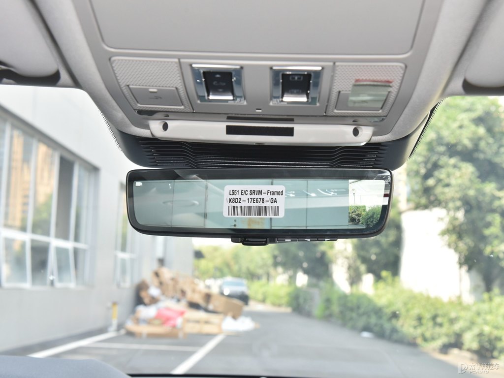 首爾珍珠銀攬勝極光車廂內(nèi)飾圖片