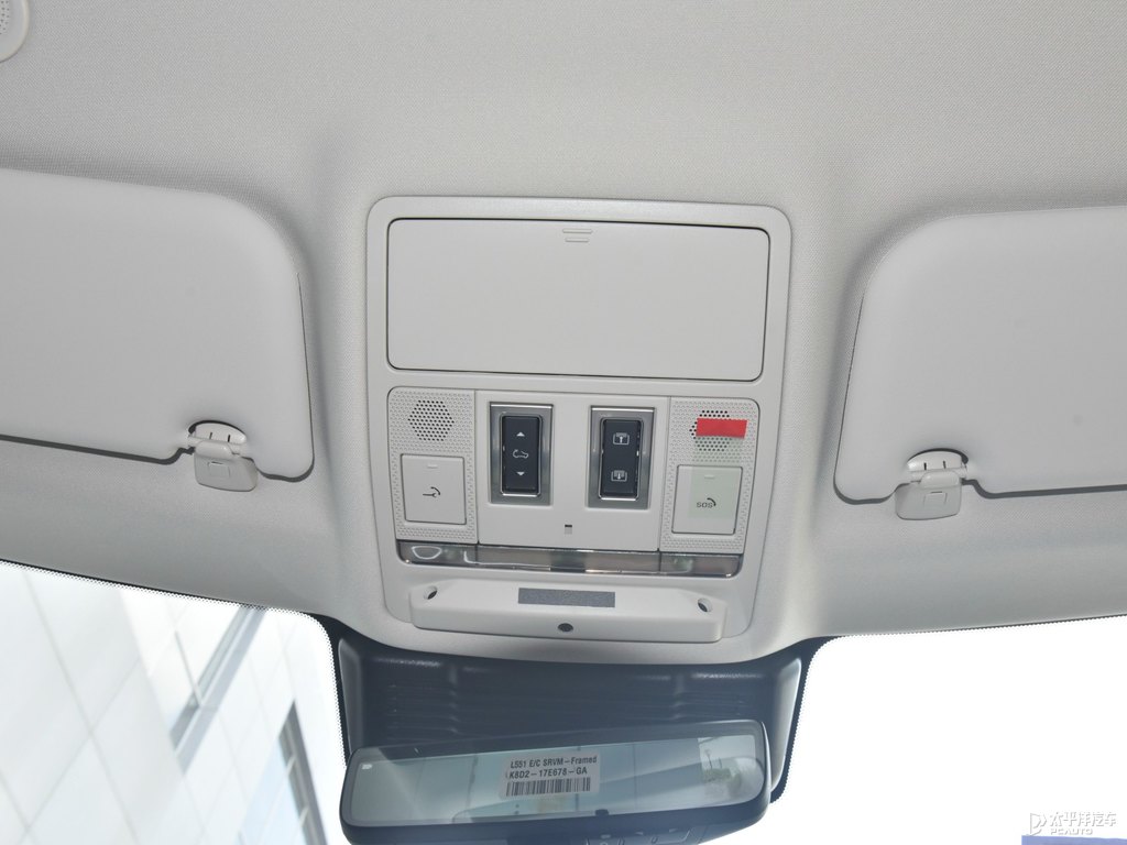 首爾珍珠銀攬勝極光車廂內(nèi)飾圖片