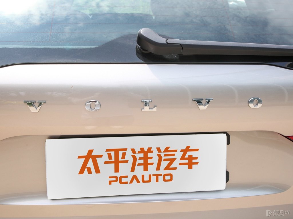 晨光銀沃爾沃XC60新能源車尾外觀圖片