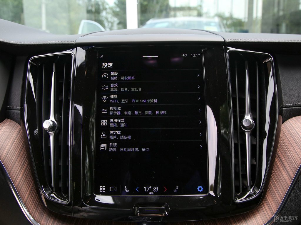晨光銀沃爾沃XC60新能源中控內(nèi)飾圖片