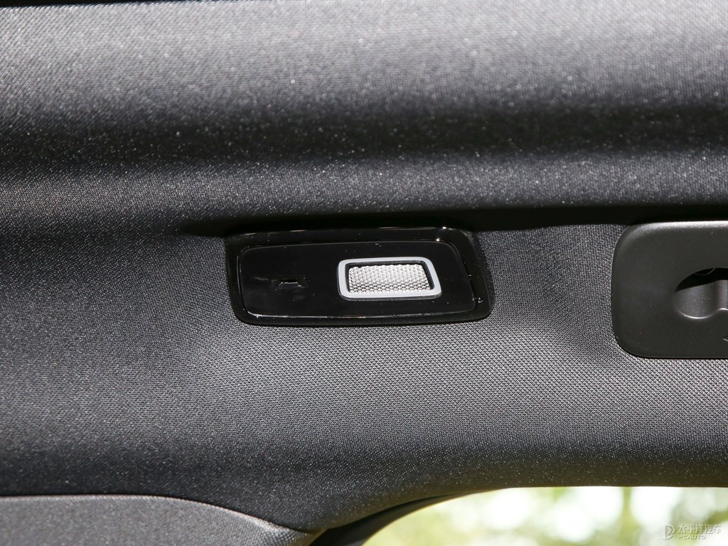 晨光銀沃爾沃XC60新能源車廂內(nèi)飾圖片