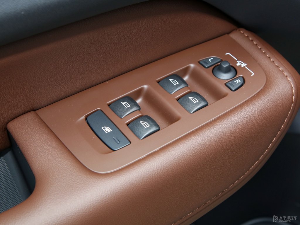 晨光銀沃爾沃XC60新能源車廂內(nèi)飾圖片