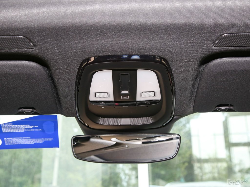 晨光銀沃爾沃XC60新能源車廂內(nèi)飾圖片