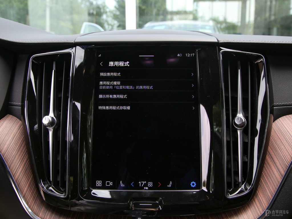 晨光銀沃爾沃XC60新能源中控內(nèi)飾圖片
