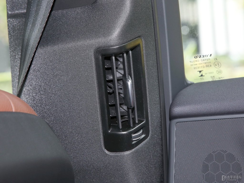 晨光銀沃爾沃XC60新能源座椅內(nèi)飾圖片